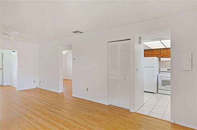 Building Photo - 1701 Pinehurst Rd