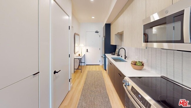 Building Photo - 3004 Sunset Blvd