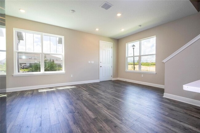 Building Photo - 16350 Hamlin Vw St