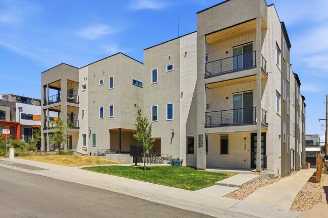 Building Photo - $2,745.95, 2-bed, 2.5 bath, located in Denver with a Rooftop Patio