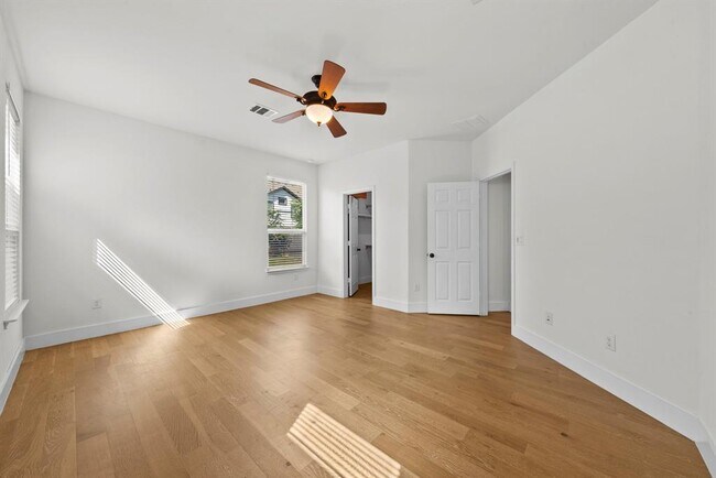 Building Photo - 544 Ayinger Ln