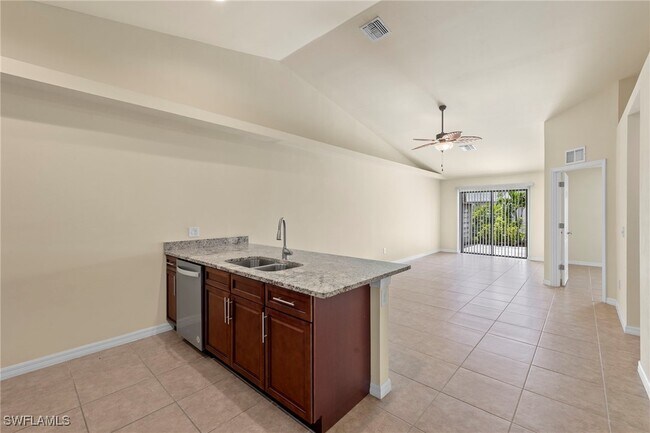 Building Photo - 3022 SW 15th Pl