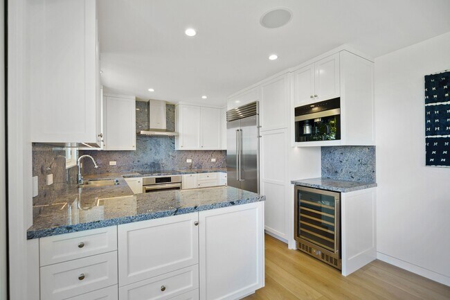 Building Photo - 6817 Seawatch Ln