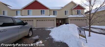 Building Photo - Very Nice 3 Bed 2.5 Bath Town house in River Rock Subdivision!