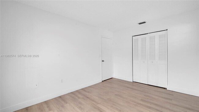 Building Photo - 10583 La Placida Dr