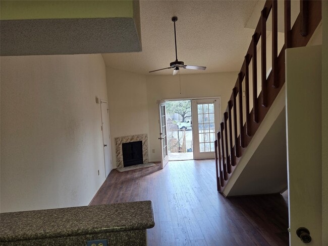 Building Photo - 2425 Holly Hall St