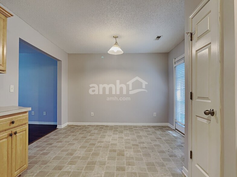 Building Photo - 149 Trickle Dr