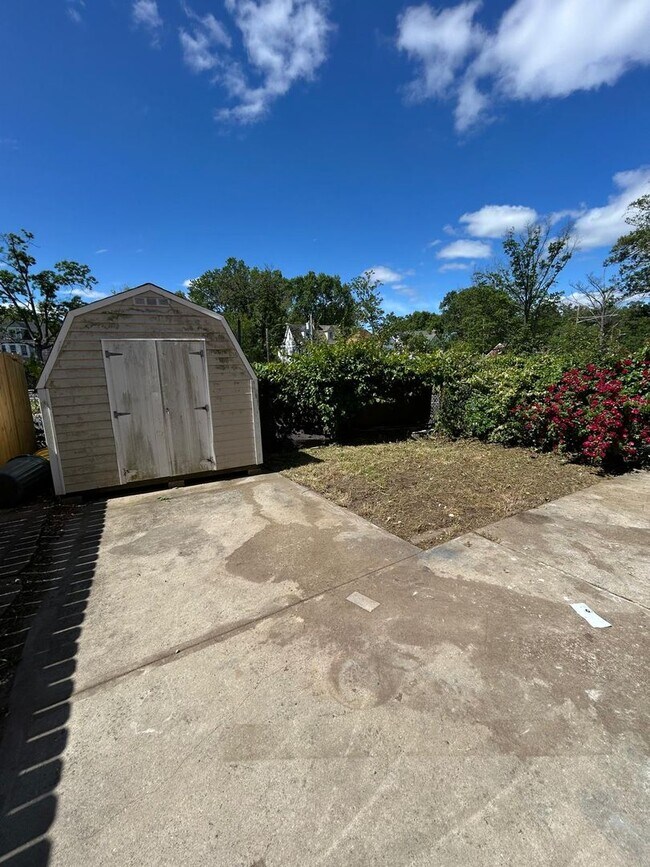 Building Photo - 59 Sanhican Dr