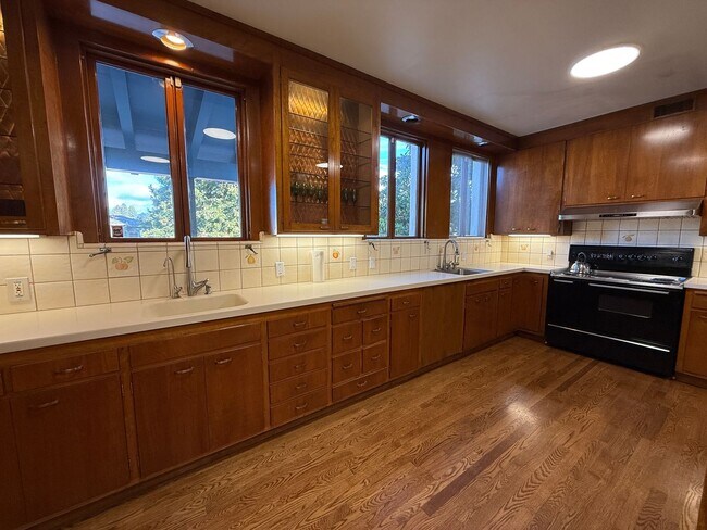 Building Photo - Luxury Upper Piedmont Estate