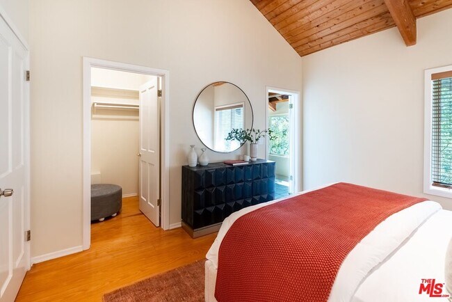 Building Photo - 21338 Colina Dr