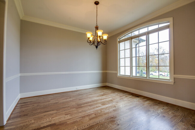 Building Photo - Spacious Luxury in the Heart of Brentwood