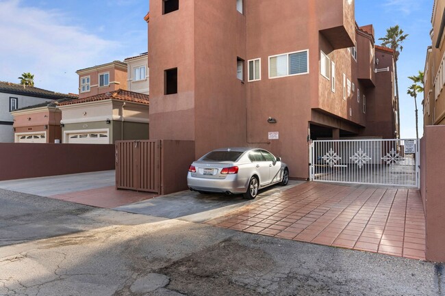 Building Photo - OCEAN FRONT CONDO IN HUNTINGTON BEACH