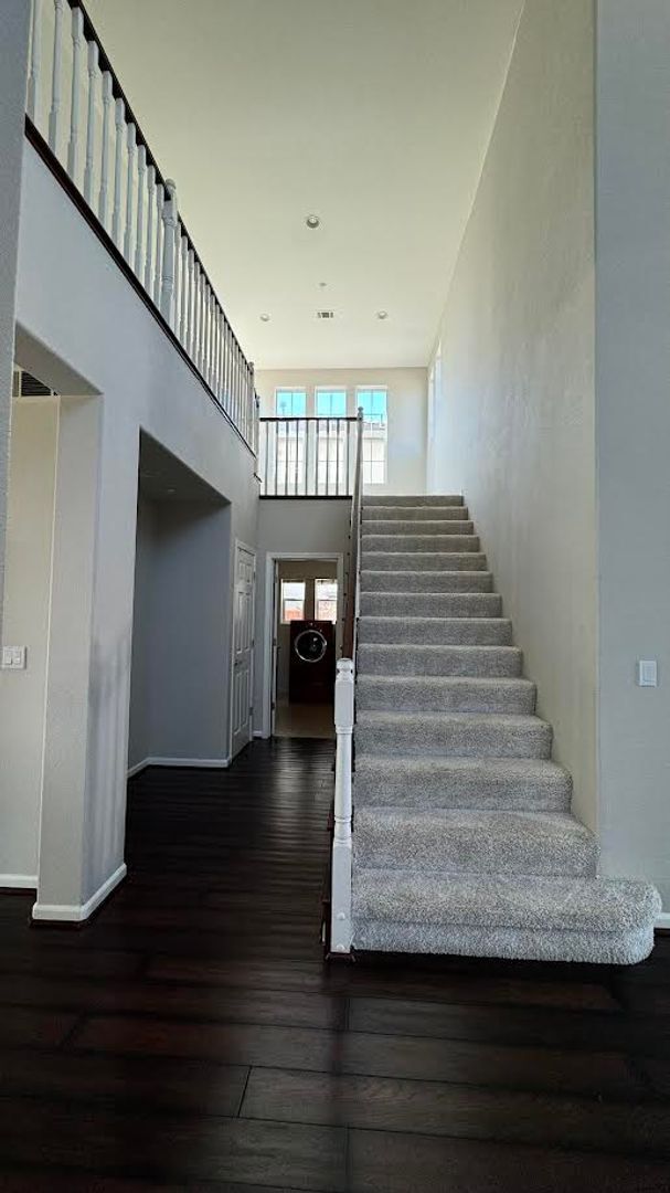 Building Photo - 123 Hearthstone Dr
