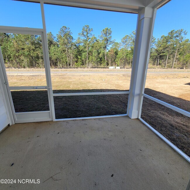 Building Photo - 7136 Foxhollow Ln