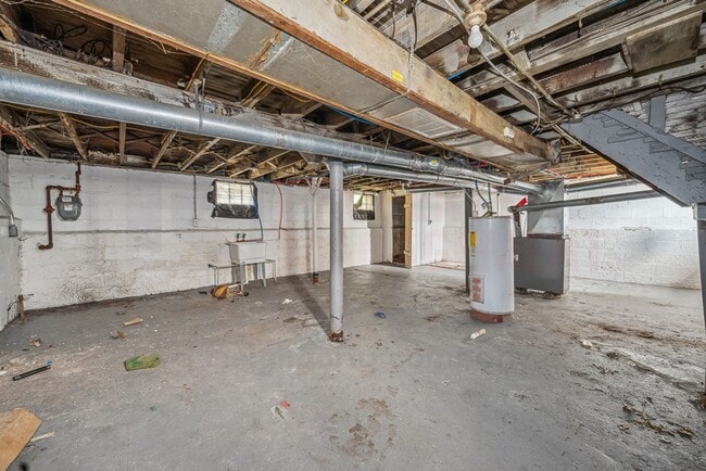 Building Photo - 10613 Avon Ave