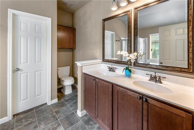 Building Photo - 107 Creston St