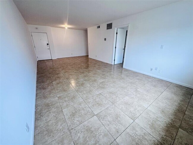 Building Photo - 9 NE 19th Ct