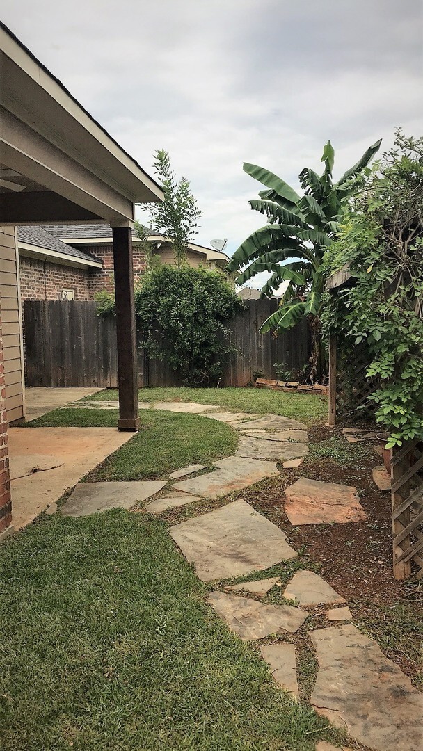 Building Photo - The Perfect Place in Perfect Place!