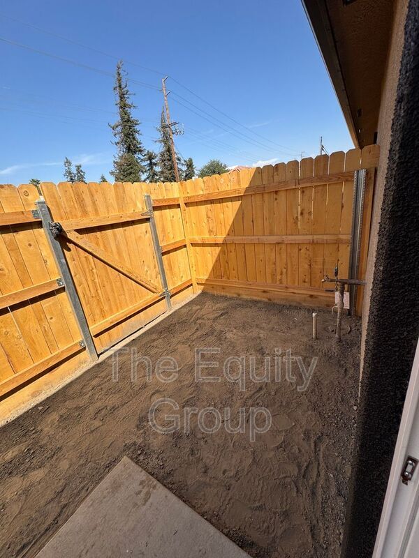 Building Photo - 3614 S County Center Dr