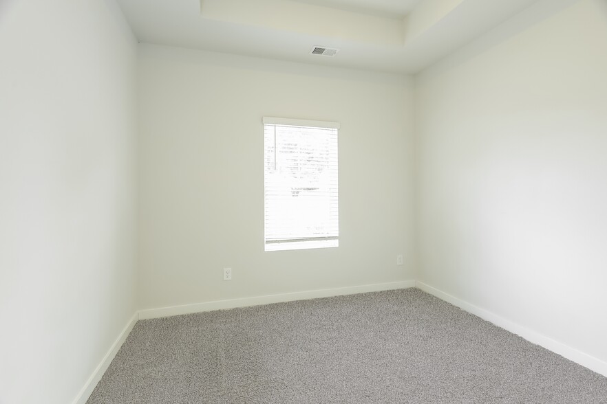 Building Photo - 5400 Cedar Creek Dr