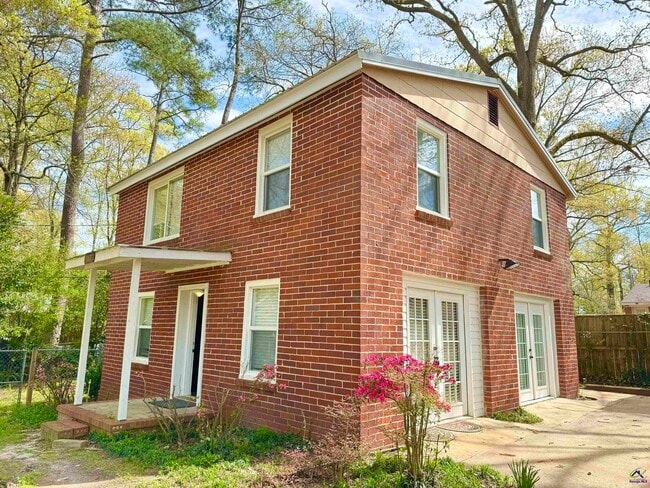 Primary Photo - 317 Oakview Square
