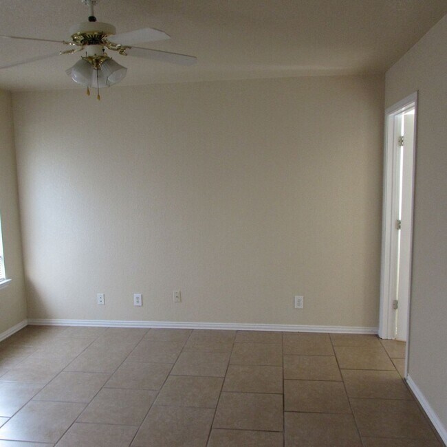Building Photo - 2201 Ledgestone Dr