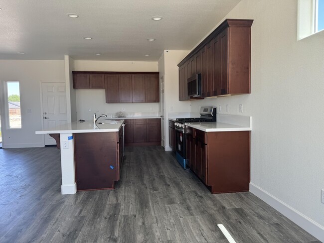 Building Photo - 900 Agate Way