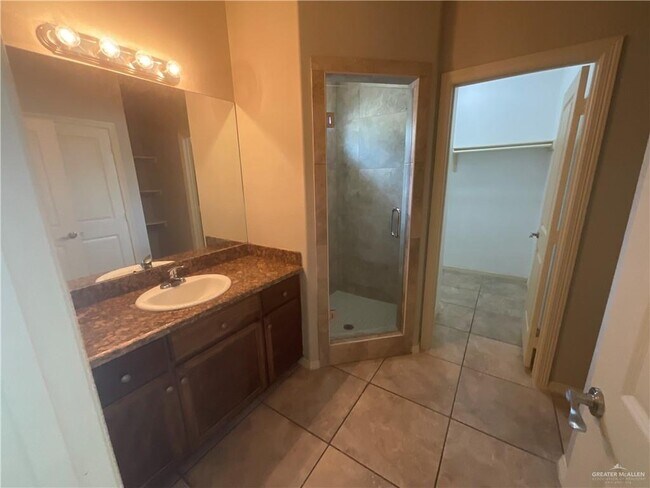 Building Photo - 19 W Garfield Ave