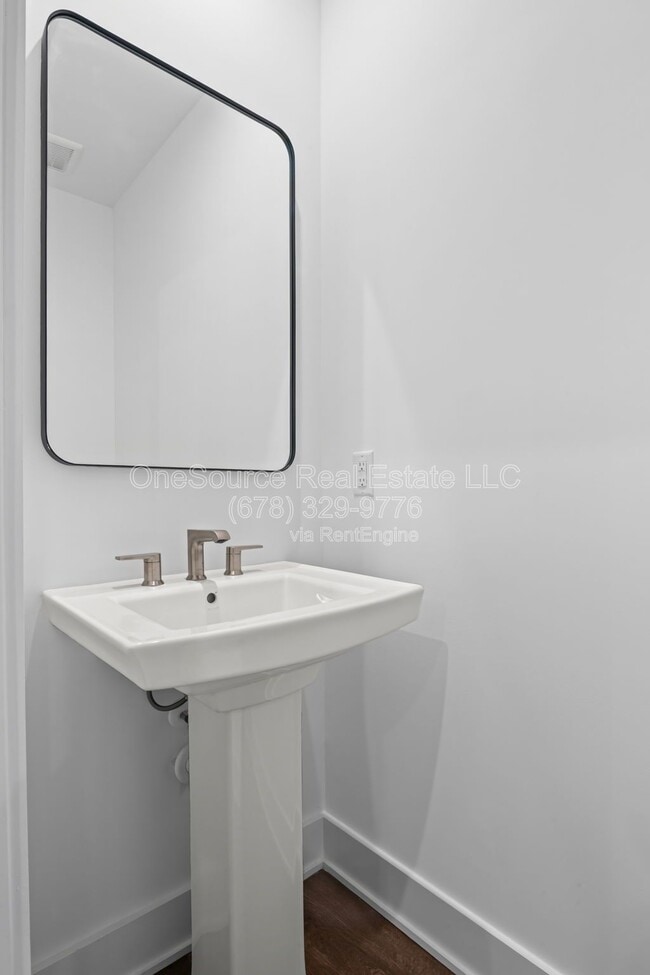 Building Photo - 201 New St