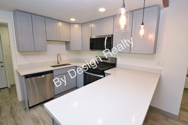 Building Photo - Hedrick Acreage 2 Bed 1 Bath Mid Century Bungalow with Modern Remodel