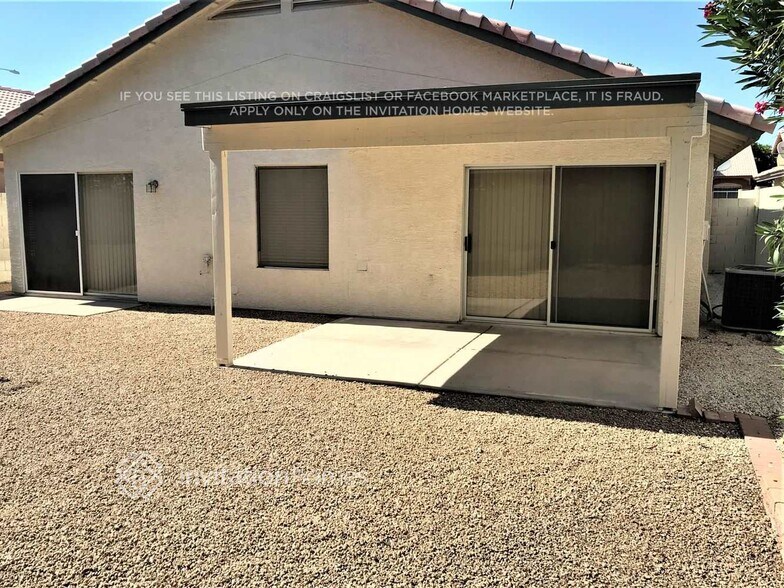 Building Photo - 1391 E Gary Dr