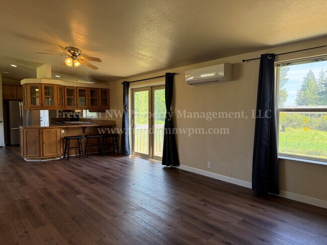 Building Photo - 1411 SE Fireweed Rd