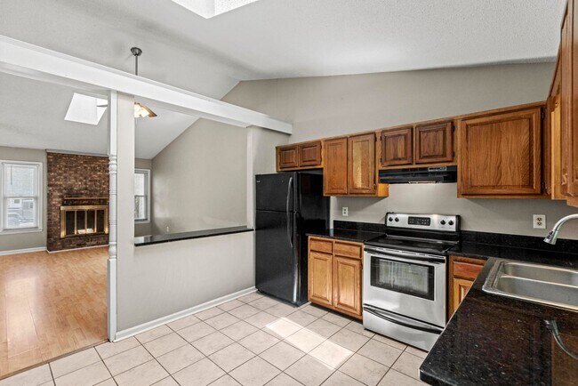 Building Photo - 130-132-132 Pine Crest Dr