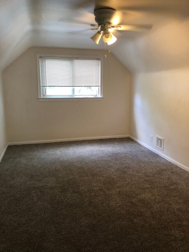 Building Photo - 3 bedroom - 1 bath - Warrendale - $1300