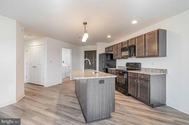 Building Photo - 1708 Fairmont Dr