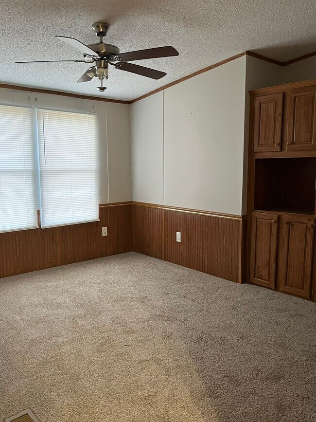 Building Photo - Lexington - Please call Lexington Office at 803-359-0793 to view