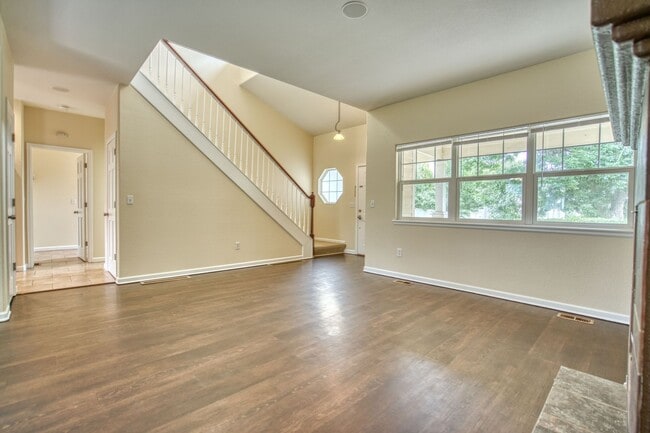 Building Photo - Charming Mill Village 3Bed/3Bath Home with...