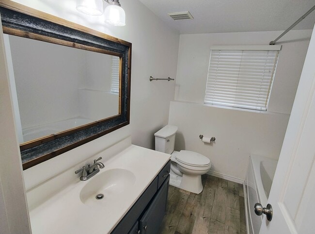 Building Photo - Great 4 Bd 3 Bath Home in Sandy