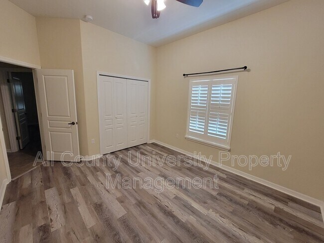 Building Photo - 8590 SW 10th Rd