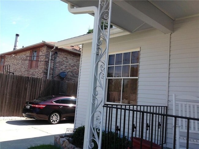 Building Photo - 317 Deckbar Ave