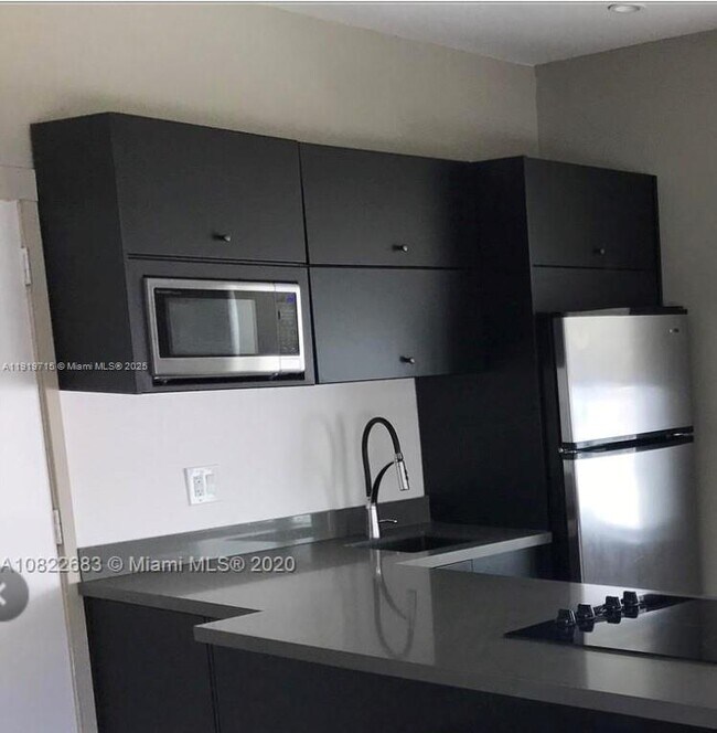 Building Photo - 1618 Michigan Ave