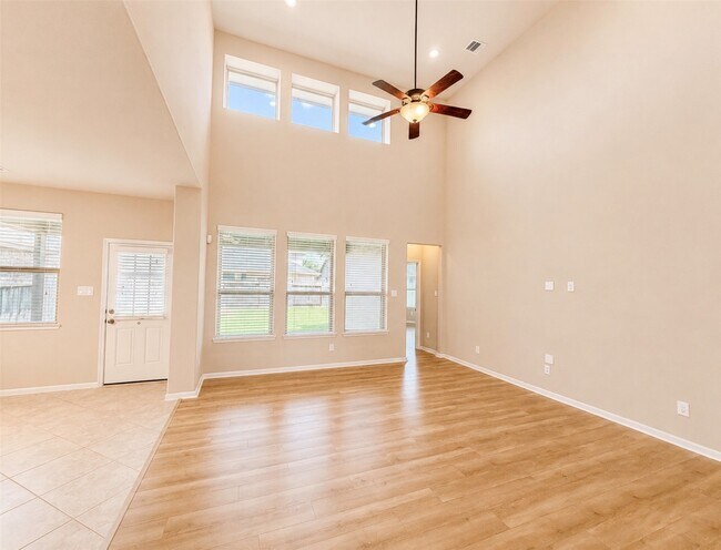 Building Photo - 15618 Whisper Woods Dr