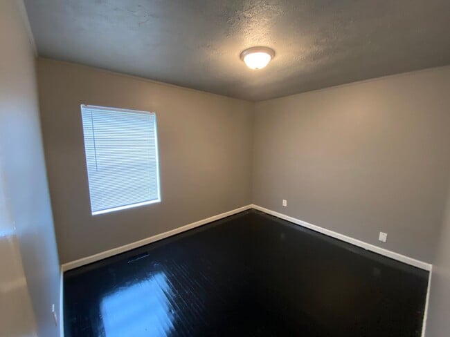 Building Photo - JANUARY MOVE IN SPECIAL!! FIRST MONTH FREE!