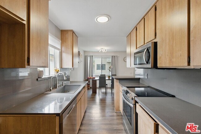 Building Photo - 5400 Lindley Ave