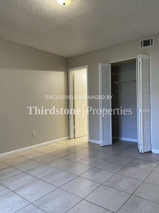 Building Photo - 5128 Indian Lakes Ct