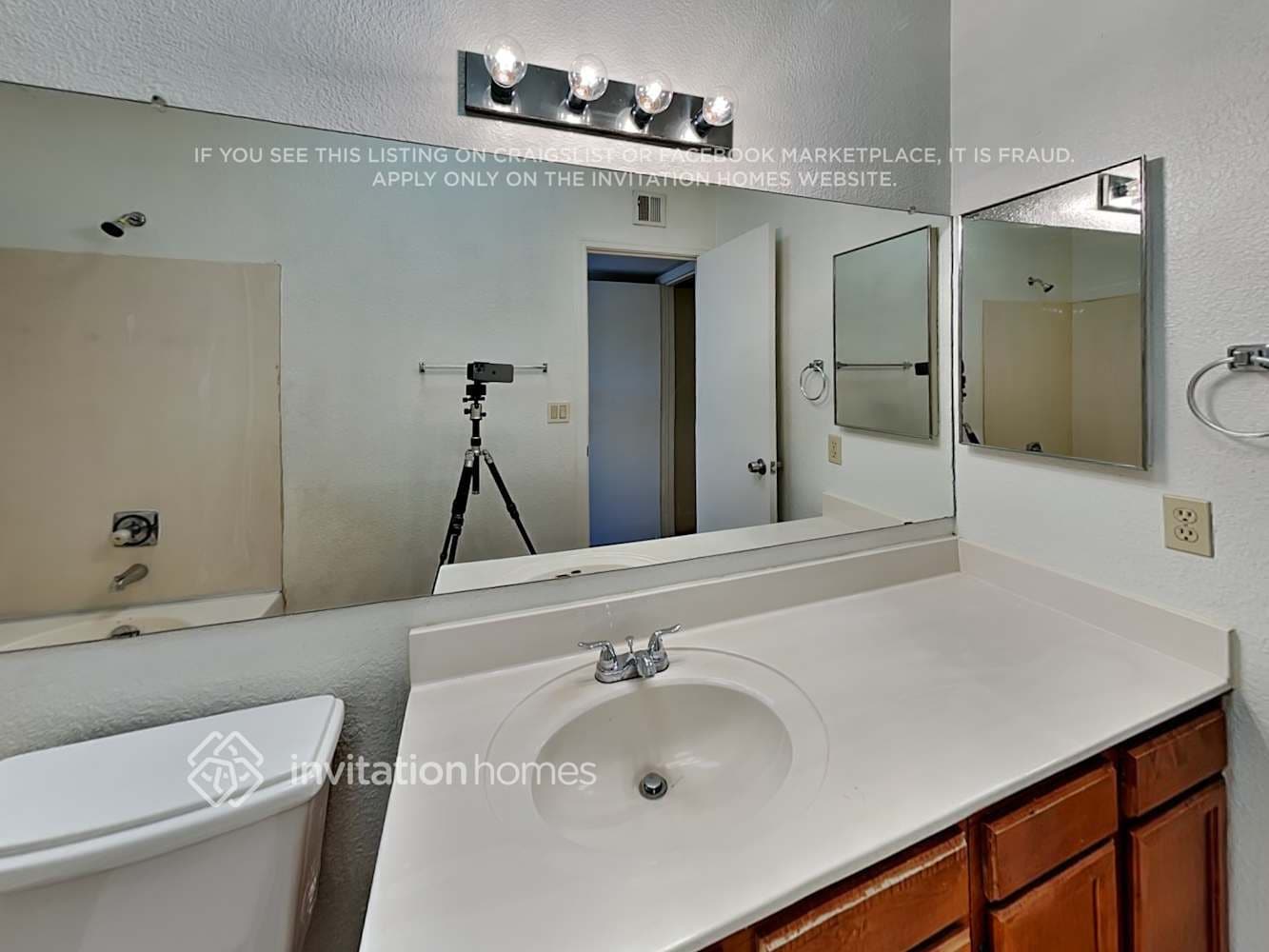 Building Photo - 5427 N 74th Ave