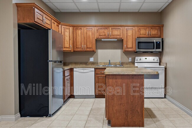 Building Photo - 64121 Turnberry Way