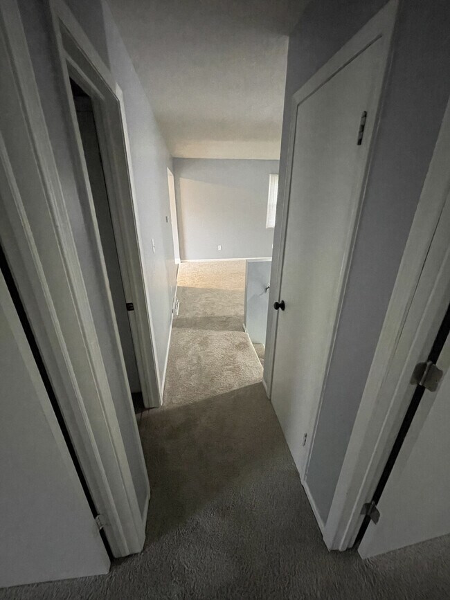 Building Photo - Woodward Duplex