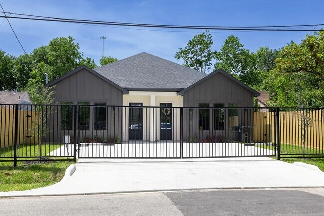 Building Photo - 3614 Rebecca St
