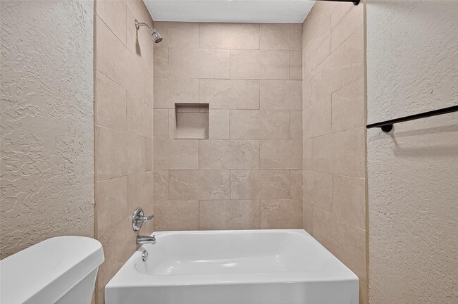 Building Photo - 17518 Autumn Hills Dr